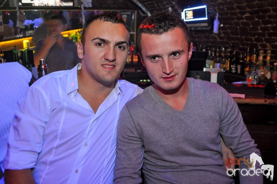 Party cu Caveman in the mix!, 