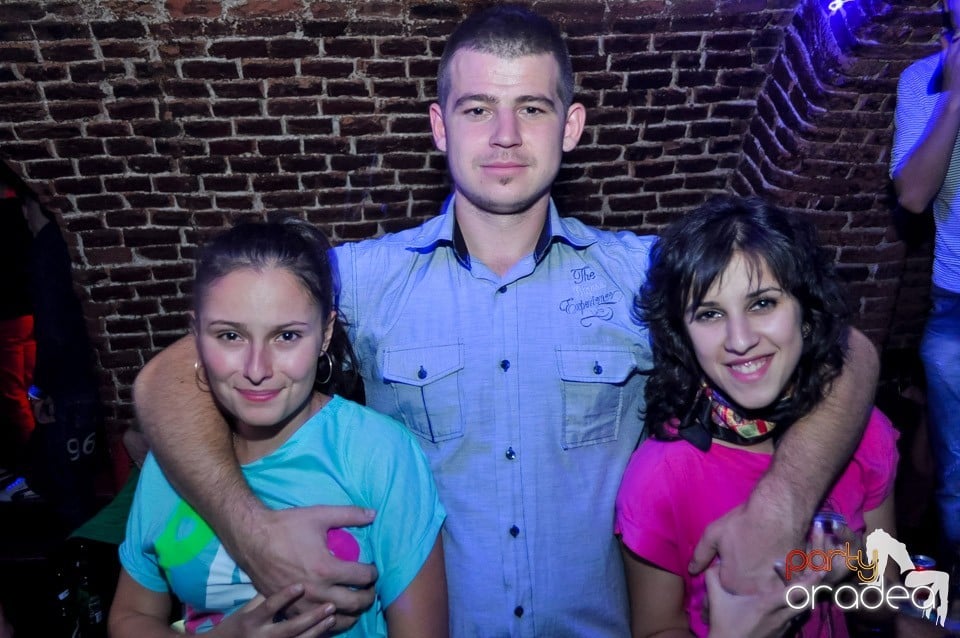 Party cu Caveman in the mix!, 