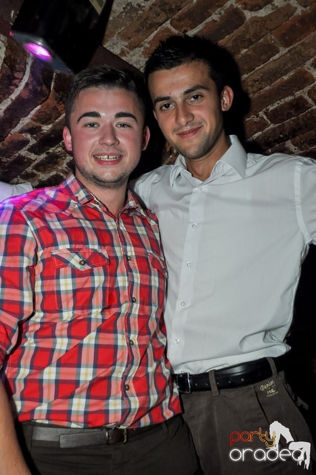 Party cu Caveman in the mix!, 