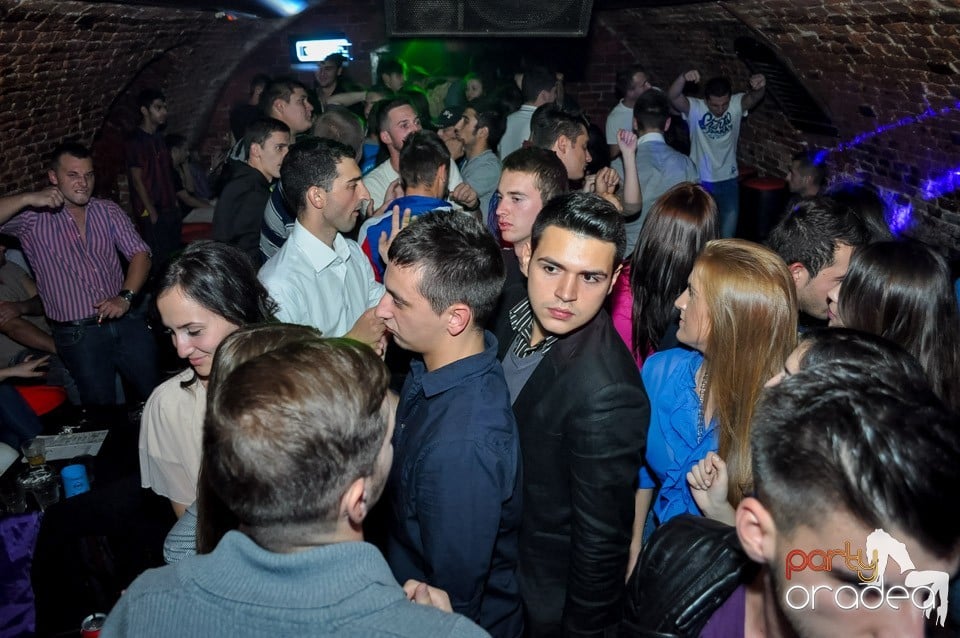 Party cu Caveman in the mix!, 