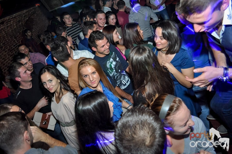 Party cu Caveman in the mix!, 