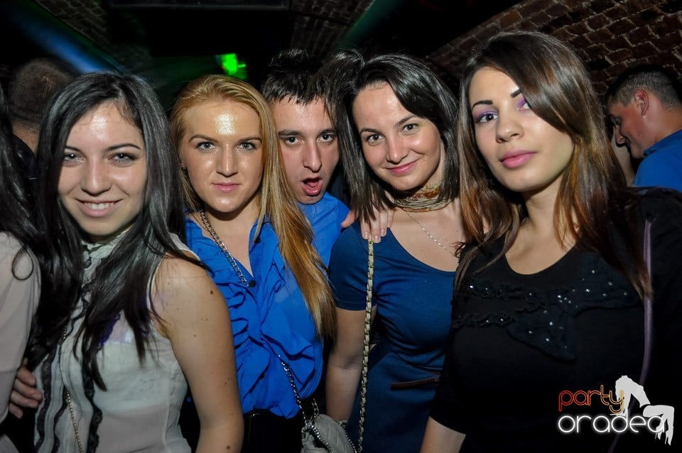 Party cu Caveman in the mix!, 