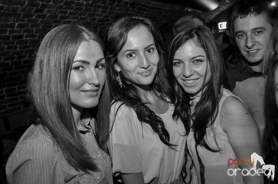 Party cu Caveman in the mix!, 