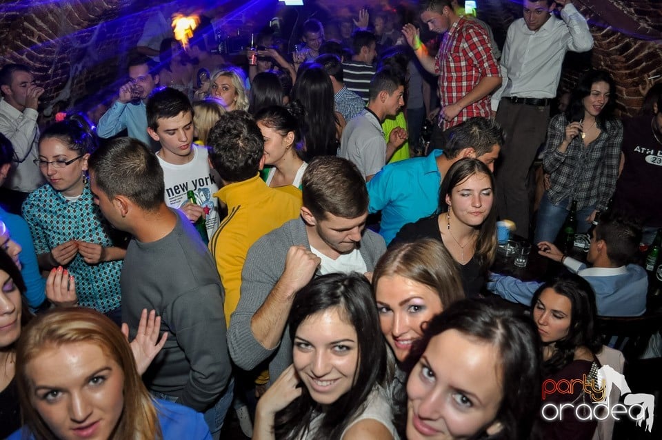 Party cu Caveman in the mix!, 