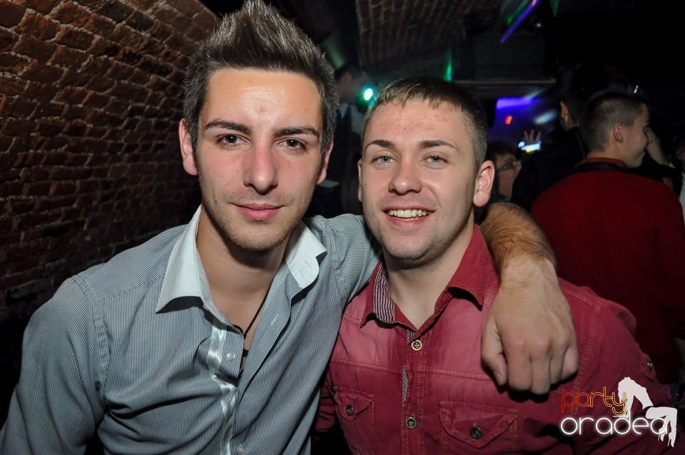 Party cu Caveman in the mix!, 