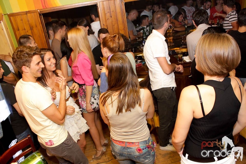 Party cu Coxxo şi Gizmo în Juice, Juice