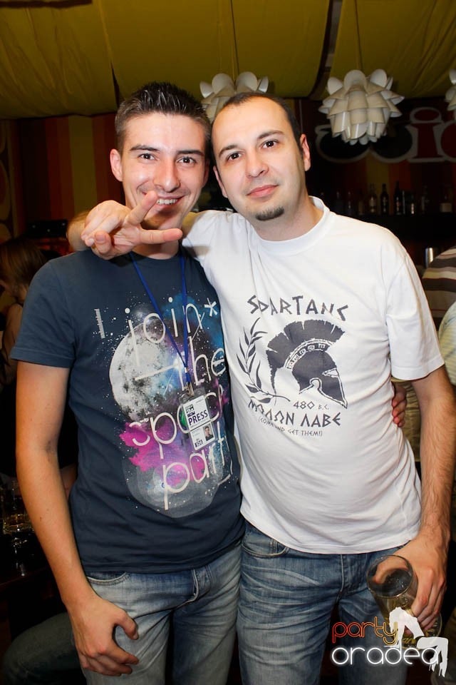 Party cu Coxxo şi Gizmo în Juice, Juice