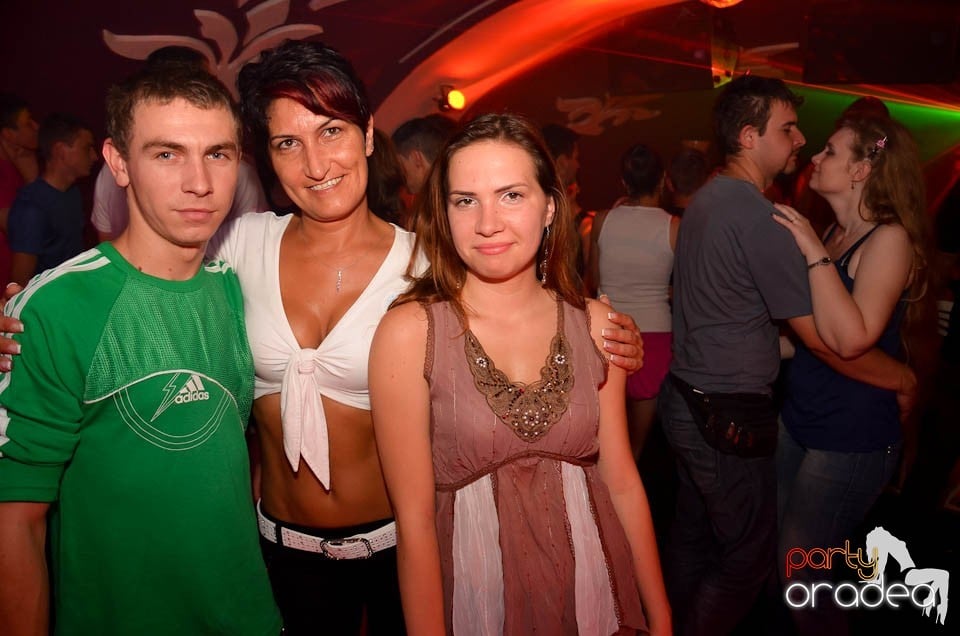 Party cu DJ Mendez în Club Atti's, 