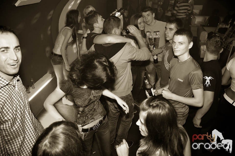 Party cu DJ Mendez în Club Atti's, 