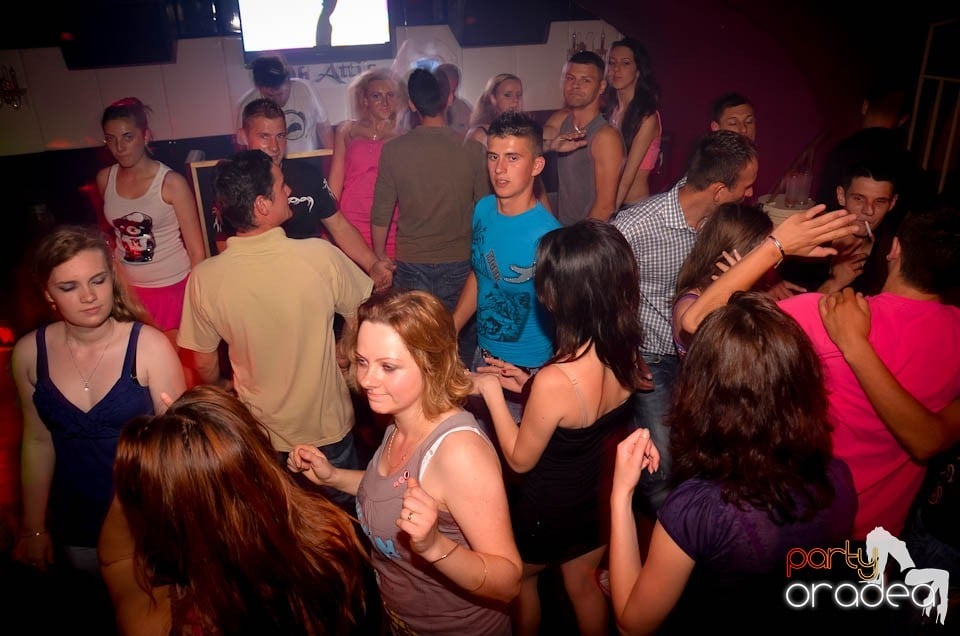 Party cu DJ Mendez în Club Atti's, 