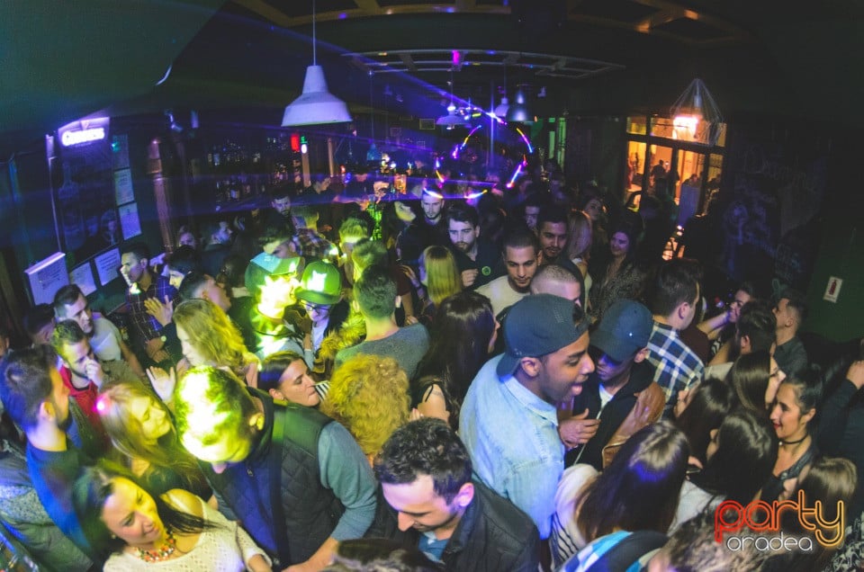 Party cu Dj Mentol, Green Pub