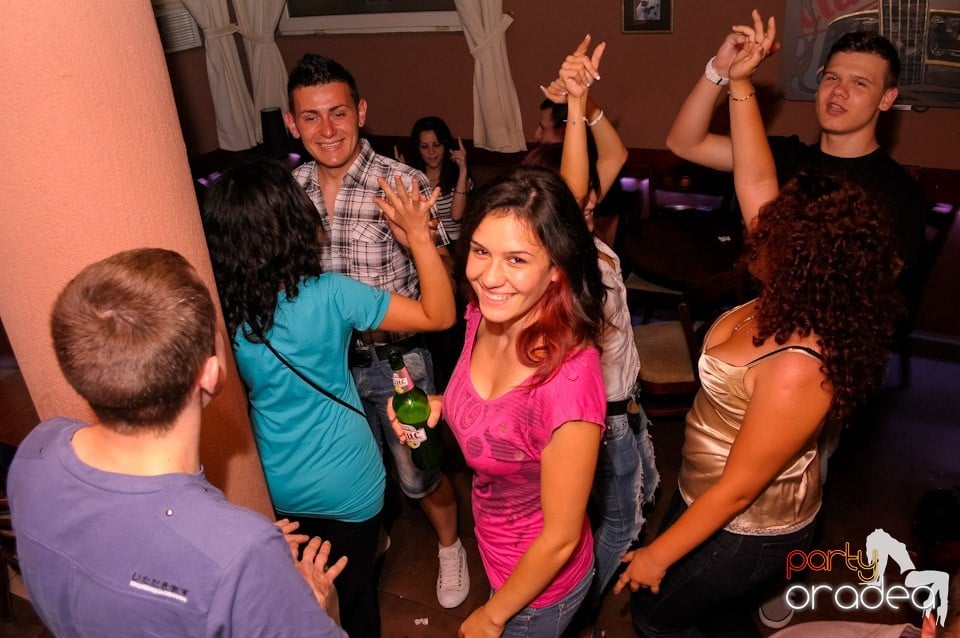 Party cu mega-promoţii, 