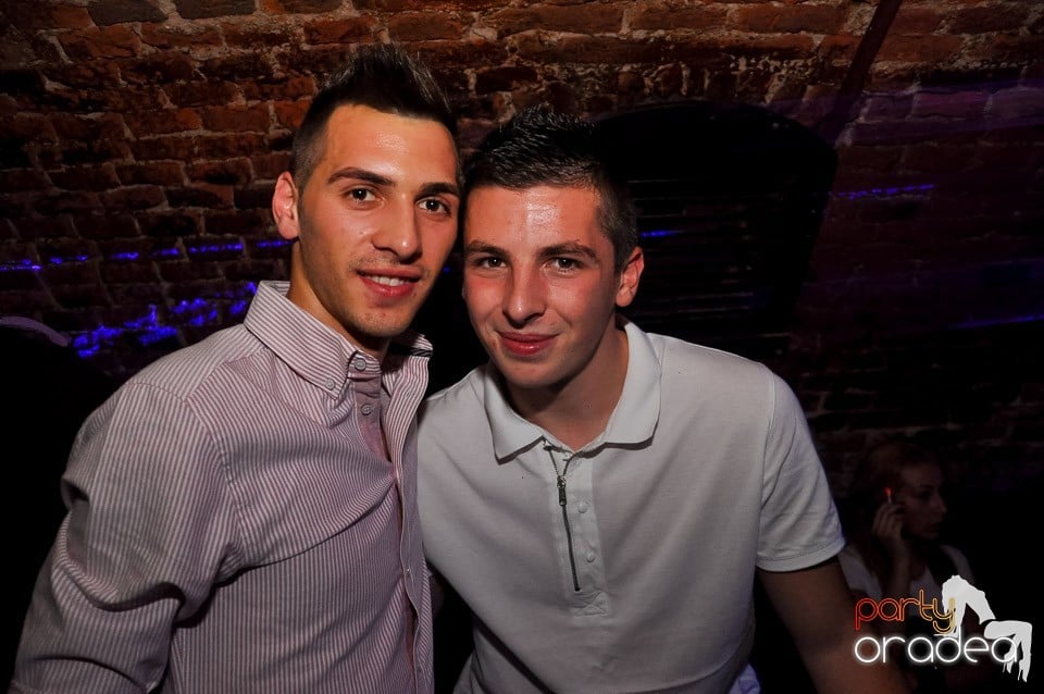 Party cu Promoţii în Club Escape, 