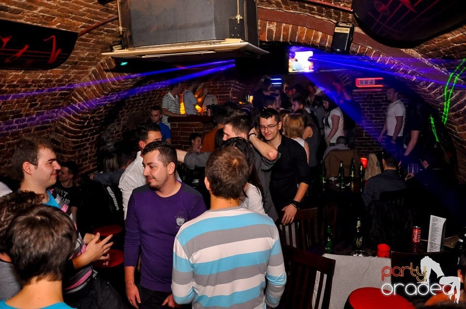 Party cu Promoţii în Club Escape, 