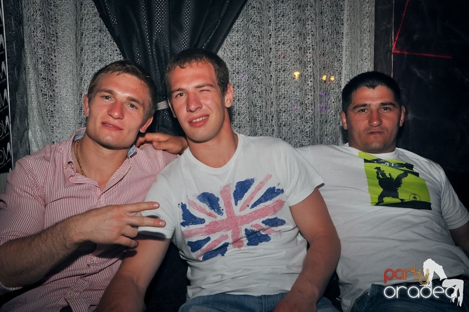 Party cu Roboman în The One, 