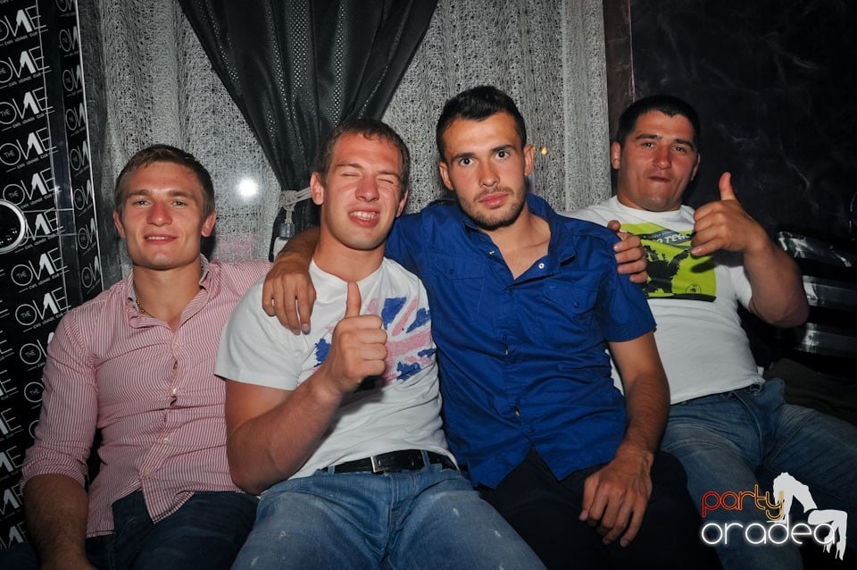 Party cu Roboman în The One, 