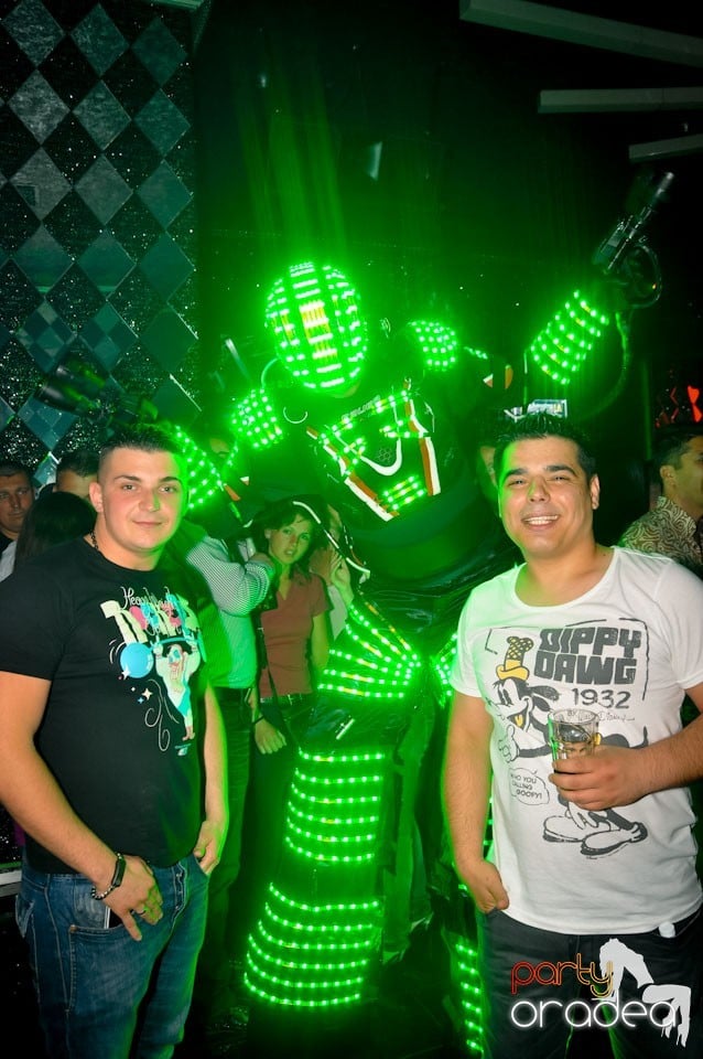 Party cu Roboman în The One, 