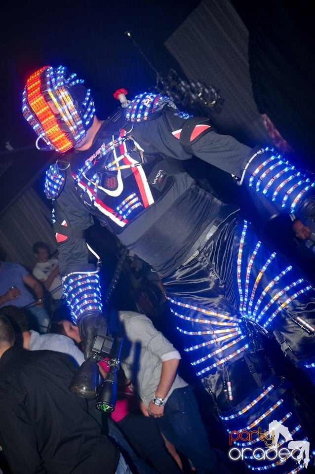 Party cu Roboman în The One, 