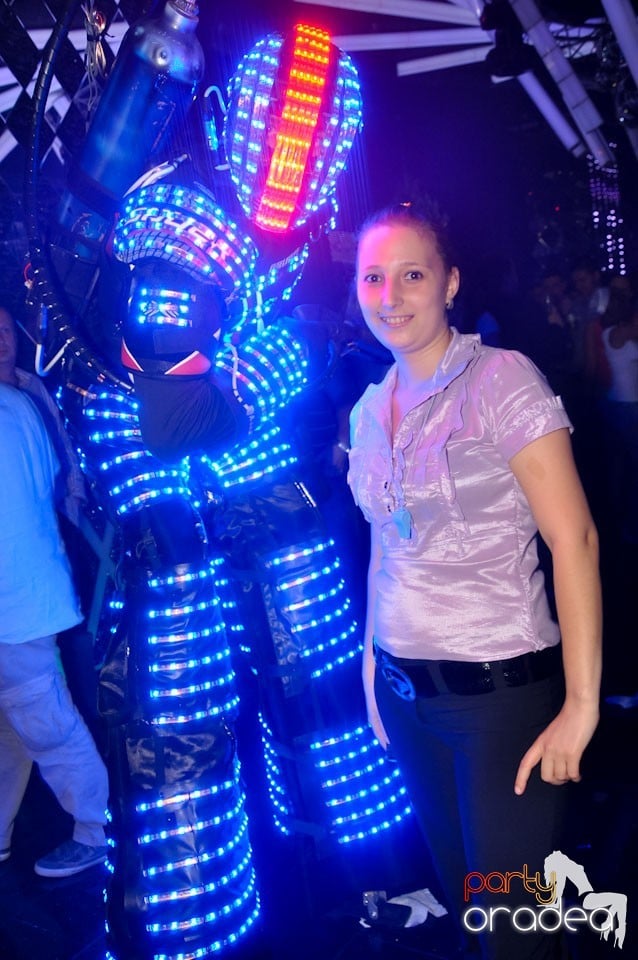 Party cu Roboman în The One, 