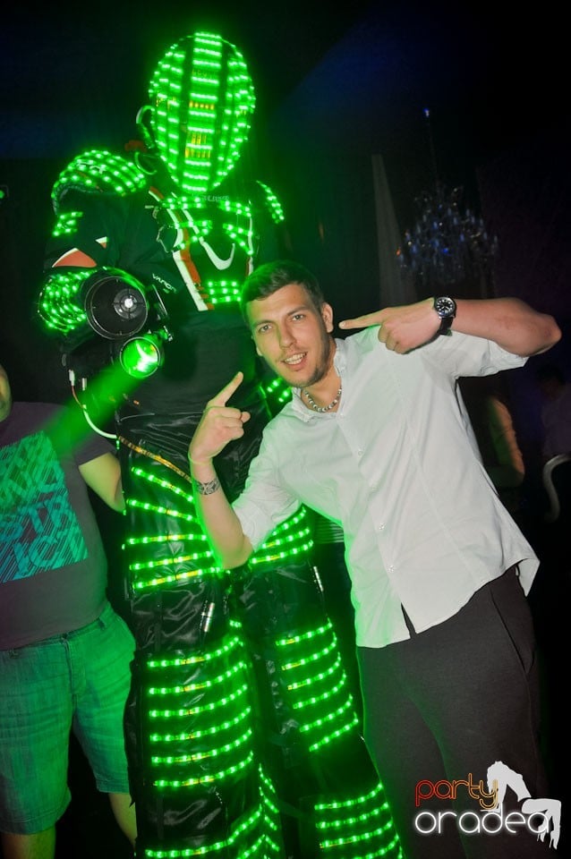 Party cu Roboman în The One, 