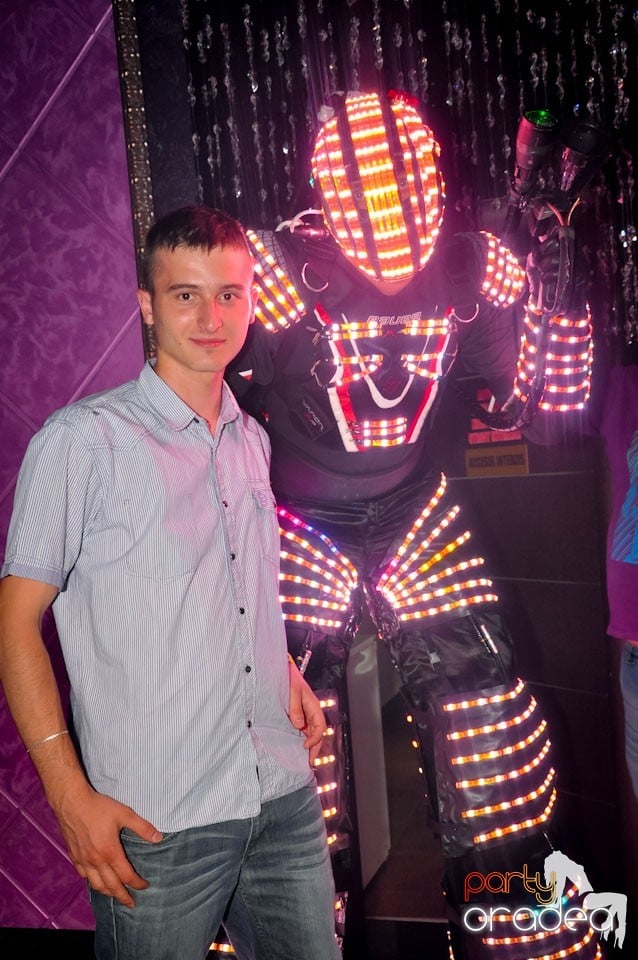 Party cu Roboman în The One, 