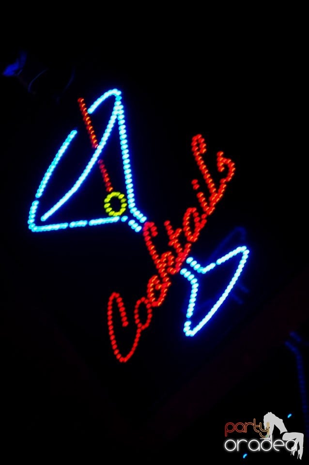 Party hard în Club Downtown, 