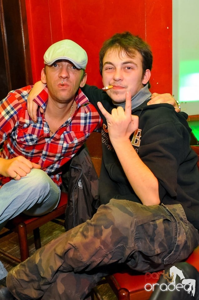 Party Hard în Downtown, 