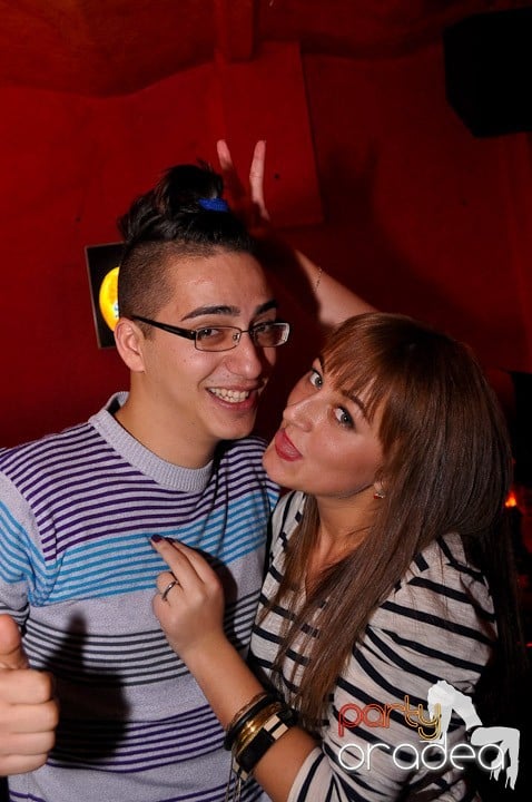 Party în Club Downtown, 