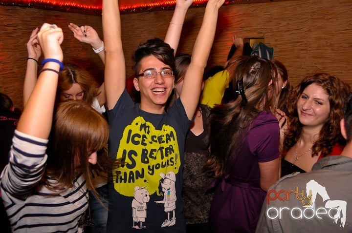 Party în Club Downtown, 