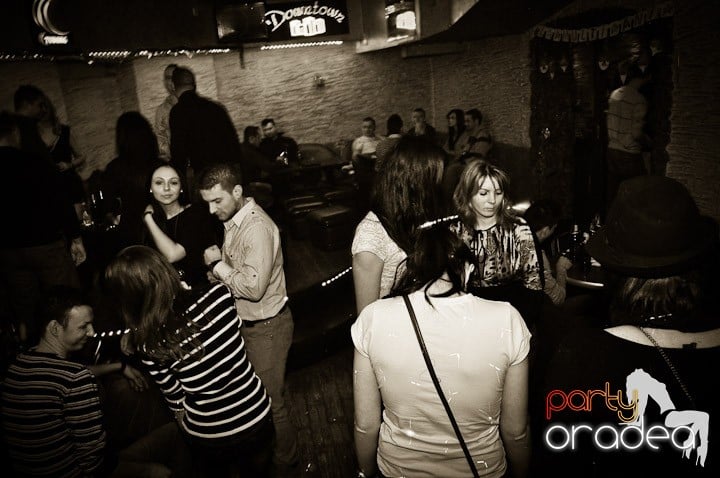 Party în Club Downtown, 