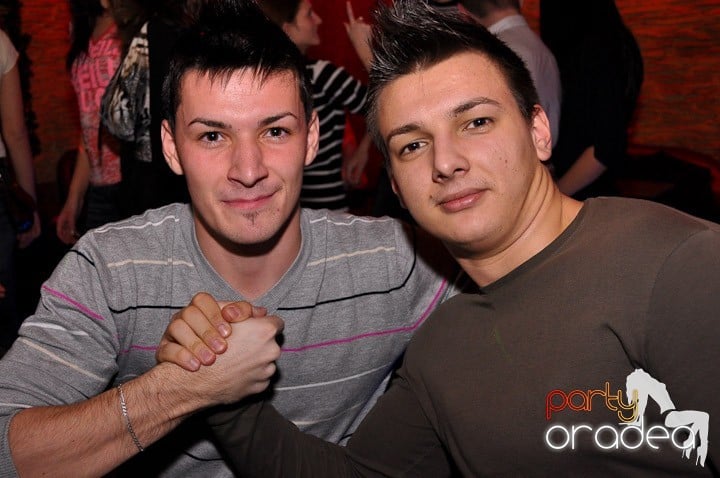 Party în Club Downtown, 