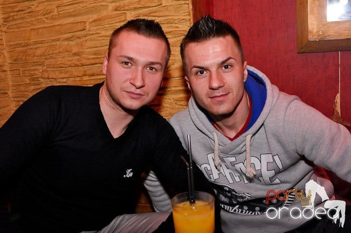 Party în Club Downtown, 