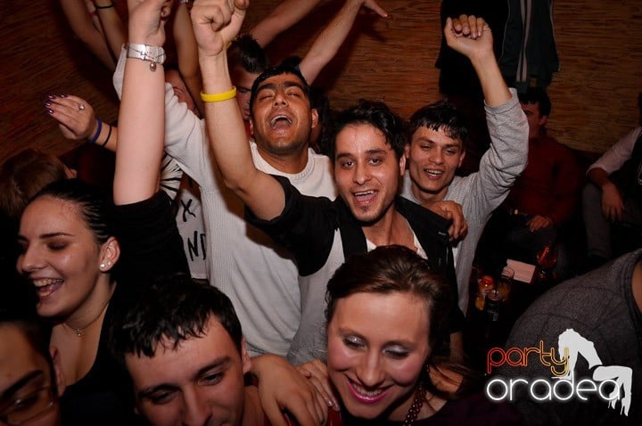 Party în Club Downtown, 