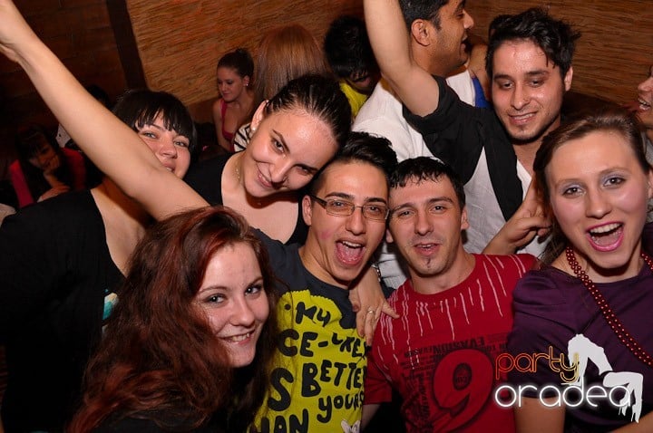 Party în Club Downtown, 