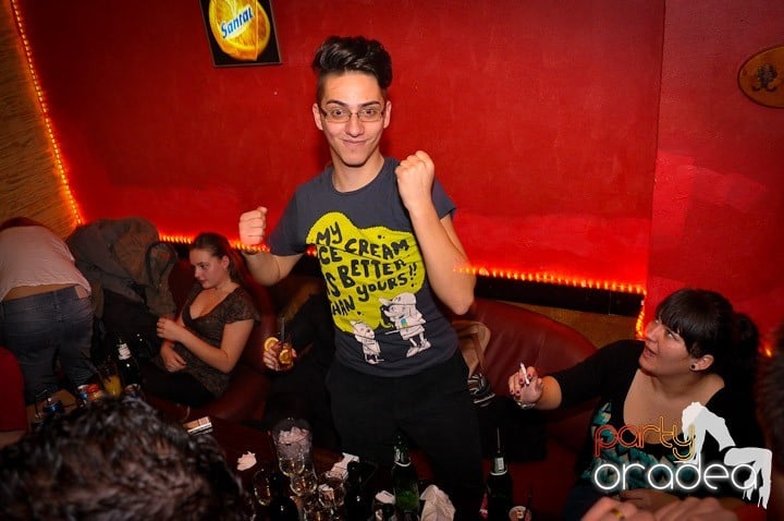 Party în Club Downtown, 