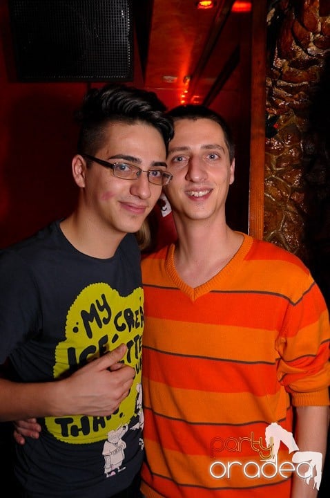 Party în Club Downtown, 