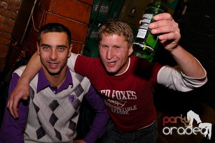 Party în Club Downtown, 