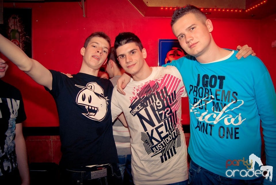 Party în Club Downtown, 