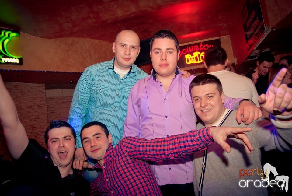 Party în Club Downtown, 