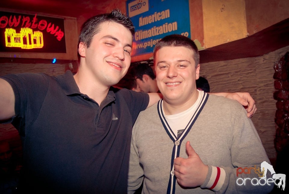 Party în Club Downtown, 