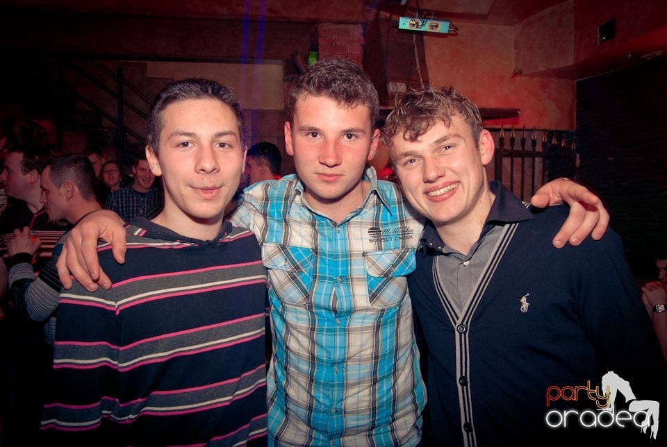 Party în Club Downtown, 