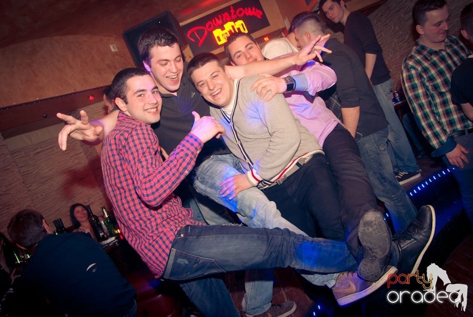Party în Club Downtown, 