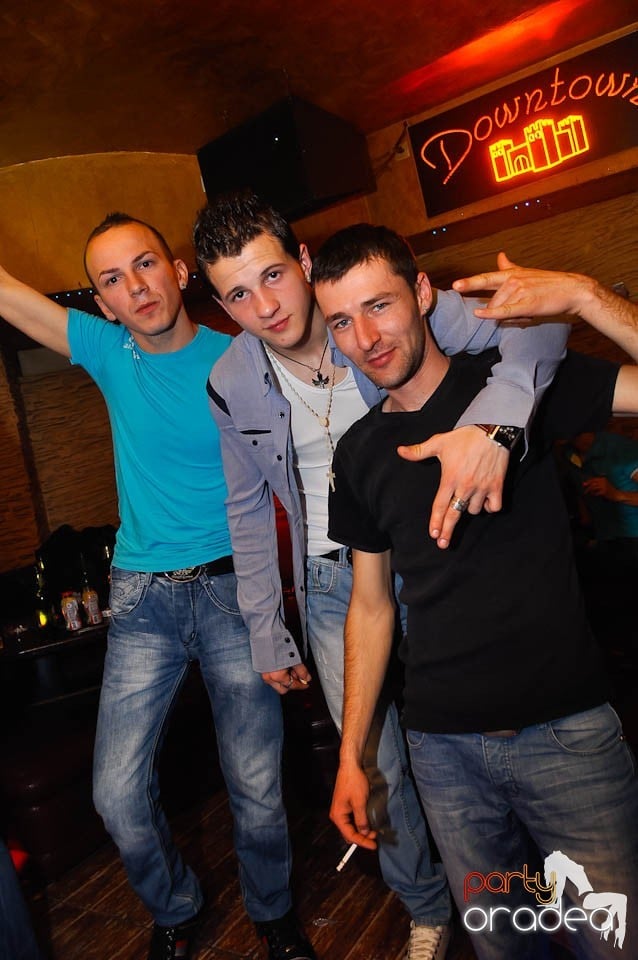 Party în Club Downtown, 