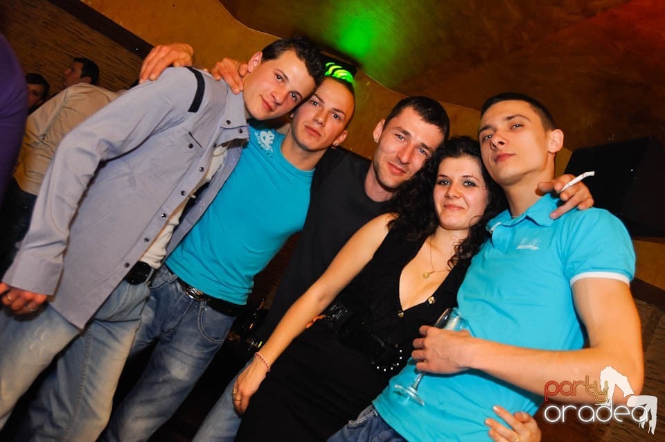 Party în Club Downtown, 