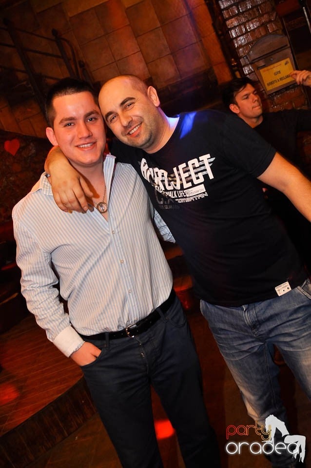 Party în Club Downtown, 