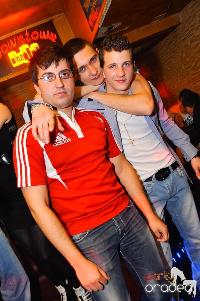 Party în Club Downtown, 