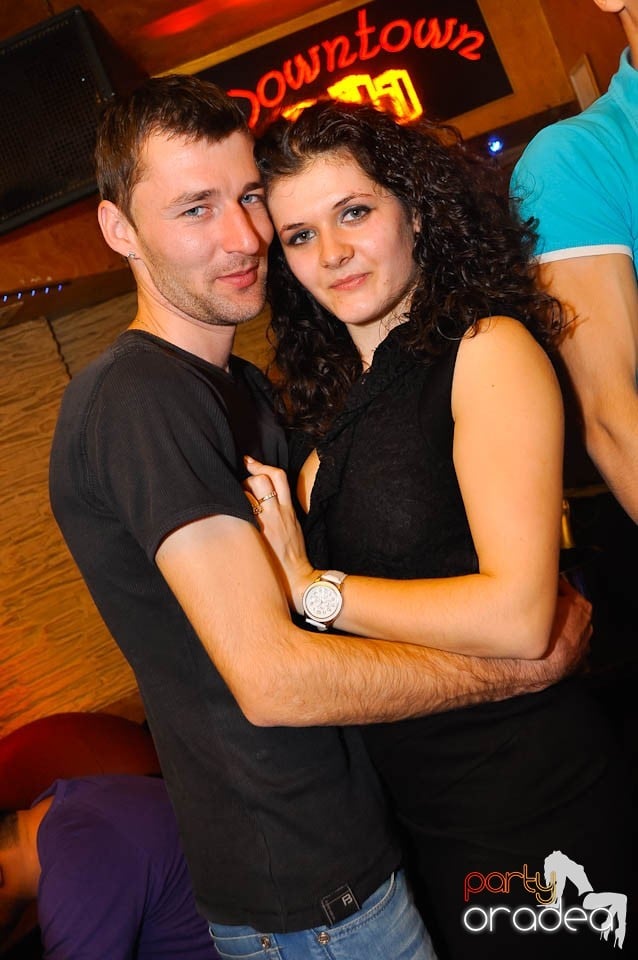 Party în Club Downtown, 