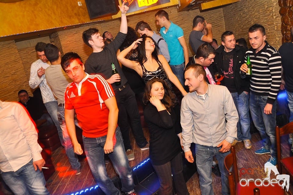 Party în Club Downtown, 
