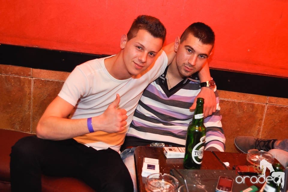 Party în Club Downtown, 