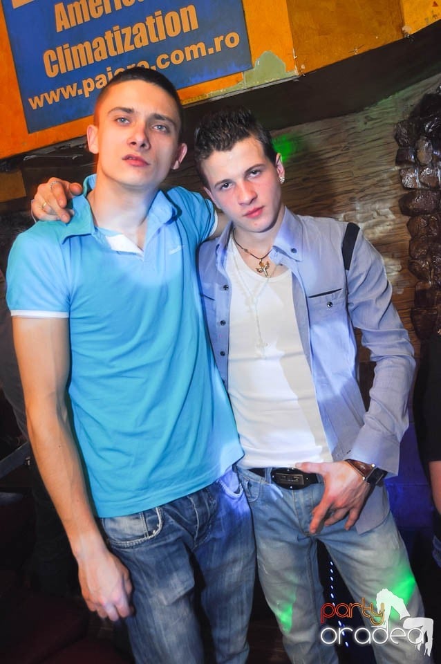 Party în Club Downtown, 